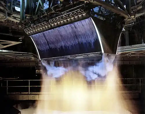 Test d'une multi-tuyère linéaire à corps central tronqué l'Aerospike XRS-2200 (2001)
