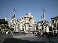 La cathédrale de Catane et sa place avec la Fontaine de l'éléphant.