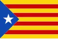 L'estelada, drapeau indépendantiste catalan. L’étoile blanche sur fond bleu est empruntée au drapeau cubain, des volontaires catalans ayant participé aux révoltes de Cuba contre l’Espagne.