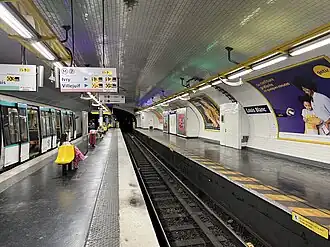 Vue de la voie centrale de la ligne 7 pour Ivry et Villejuif.