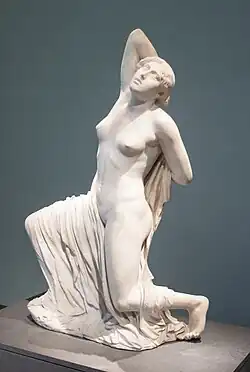 Niobide blessée (découverte : Jardins de Salluste). Marbre de Paros, H. 1,49 vm. Art ionien, 440-430. Palais Massimo des Thermes. Premier nu féminin de la statuaire grecque[93]