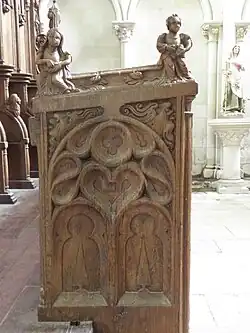 Jouée de stalle basse