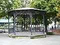 Kiosque à musique devant le château de Letná