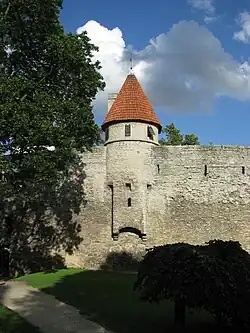 La tour vue depuis la cathédrale Nevski.