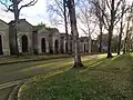Allée au sud du cimetière.