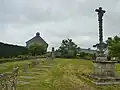 Le placître de la chapelle Saint-Meldéoc de Locmeltro (pierres tombales et calvaire)