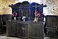 Le tabernacle en bois.