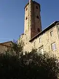 Le beffroi de Millau depuis la place du beffroi