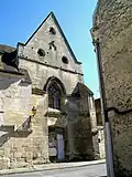 L'ancienne chapelle ruinée du couvent des Carmes, vue depuis la rue du Lion. Le couvent a été réhabilité en logements.