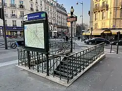 L'accès no&nbsp;1 « Rue du Cardinal-Lemoine ».