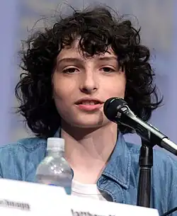 Finn Wolfhard joue Richie Tozier jeune