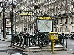 L'accès no&nbsp;2 « Avenue des Portugais ».