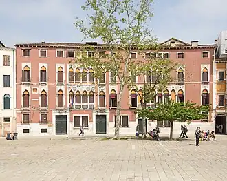 Campo San Polo et le palais Soranzo.