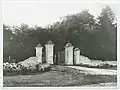 Porte principal du cimetière construit à la fin du XIXe&nbsp;siècle.