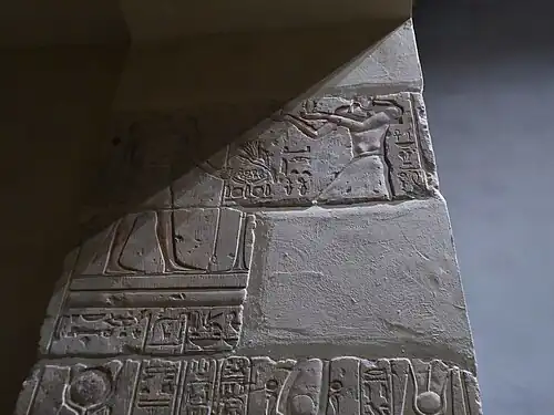 Offrande de lait à Horus enfant