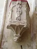 Chaire dans l'église.