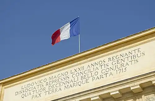 Détail des inscriptions de l'arc de triomphe.