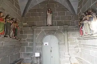 L'intérieur du porche.