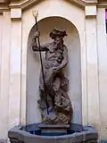 Fontaine avec la statue de Neptune, dans la cour