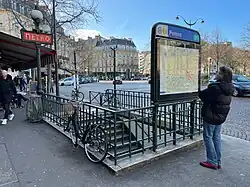 L'accès no&nbsp;1 « Place du Maréchal-Juin ».