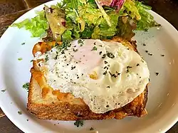 Un croque-madame.