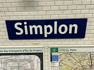 Panneau indiquant le nom de la station.