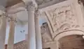 Escalier d'honneur à rampe en entrelacs ajourés et à quatre volées[16].