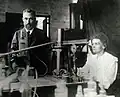 Pierre et Marie Curie au laboratoire de la rue Lhomond vers 1900.