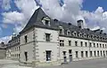 À gauche, l'aile de 1720, et à droite celle de 1888.