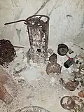 Poêle Godin et divers objets de la Première Guerre mondiale retrouvés à la Creute du Caïd.