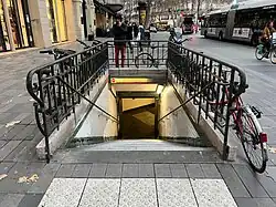 L'accès no&nbsp;9 « Avenue de la République ».