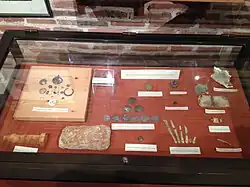 Pièces, minéraux, etc.