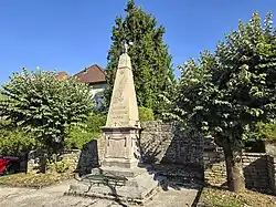 Le monument aux morts.