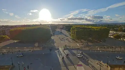 La place du Peyrou vue de l'arc de Triomphe.