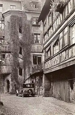 Cour du Corbeau (photo 1930)