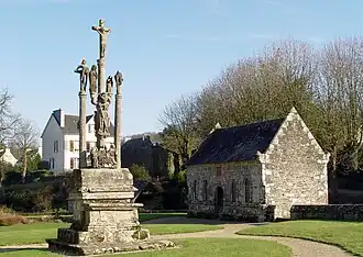 L'ossuaire et le calvaire.