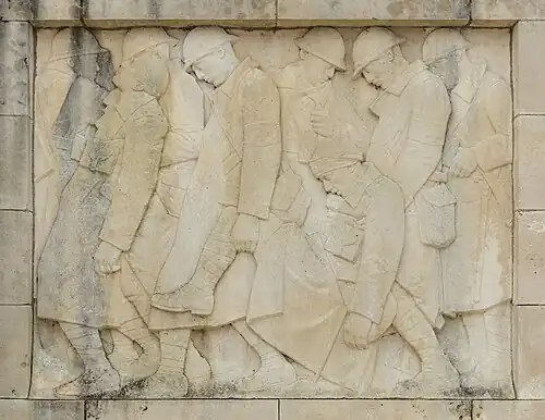 Bas-relief de la partie droite du monument.