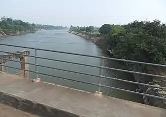 La Sé Bangfay vue du pont de la RN 13[1]