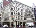 1857 : 254-260 Canal Street à New-York, façade à éléments industrialisés de style néo-Renaissance en fonte et verre de James Bogardus ingénieur-architecte.