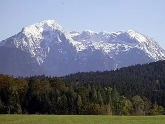 Vue de gauche à droite des sommets du Hoher Göll, des Archenköpfe, du Brettriedel, du Hohes Brett.