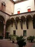 Vue de la cour du palais vers le nord-est.