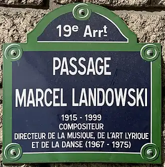 Voir la plaque.