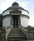 Le mausolée de Georges Cadoudal au manoir de Kerléano.