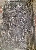 Dalle funéraire de Philippe, fils aîné de Jean et d'Anne (on y distingue les armes de son père, comte de Boussu et de sa mère).