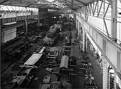 Corpet-Louvet, grand atelier, locomotives à vapeur en construction (vers 1930).