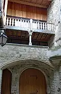 Château de Joannas : cour intérieure, galeries côté nord.