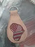 Porte clés en cuir et pagne tissé à Soumbedioune