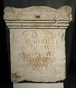 Autel dédié à Jupiter, à tous les dieux et déesses et au Génie du lieu CIL XIII, 01745.