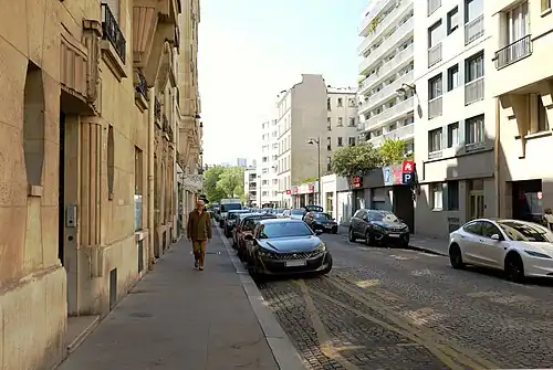 La rue Dupleix vue de l'avenue de Suffren.