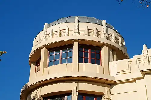 Couronnement de la travée d'angle.